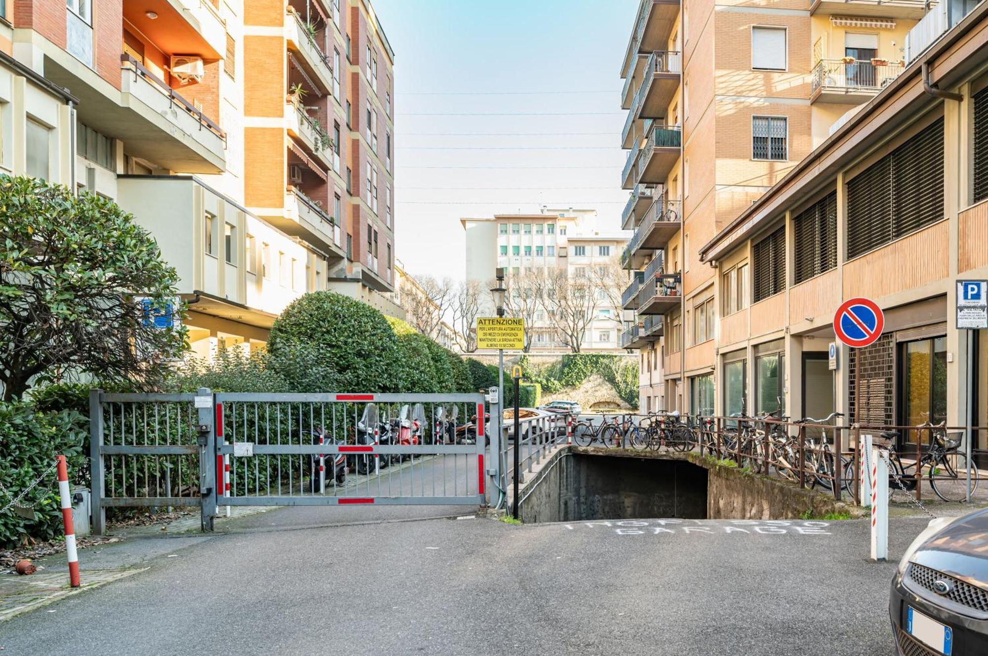 Visarno & Roomy Flat X6 With Parking Appartement